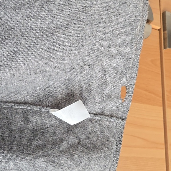 Saks Fifth Avenue Gray Cashmere Sweater, Size Small - Picture 5 of 6